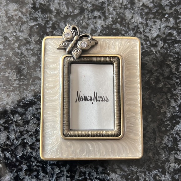 Nieman Marcus Jay Strongwater Jeweled Butterfly Scarf Clip Picture Frame - Picture 4 of 7
